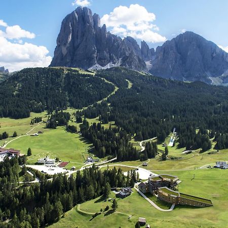 ホテル Cendevaves Alpine Silence Santa Cristina Val Gardena エクステリア 写真