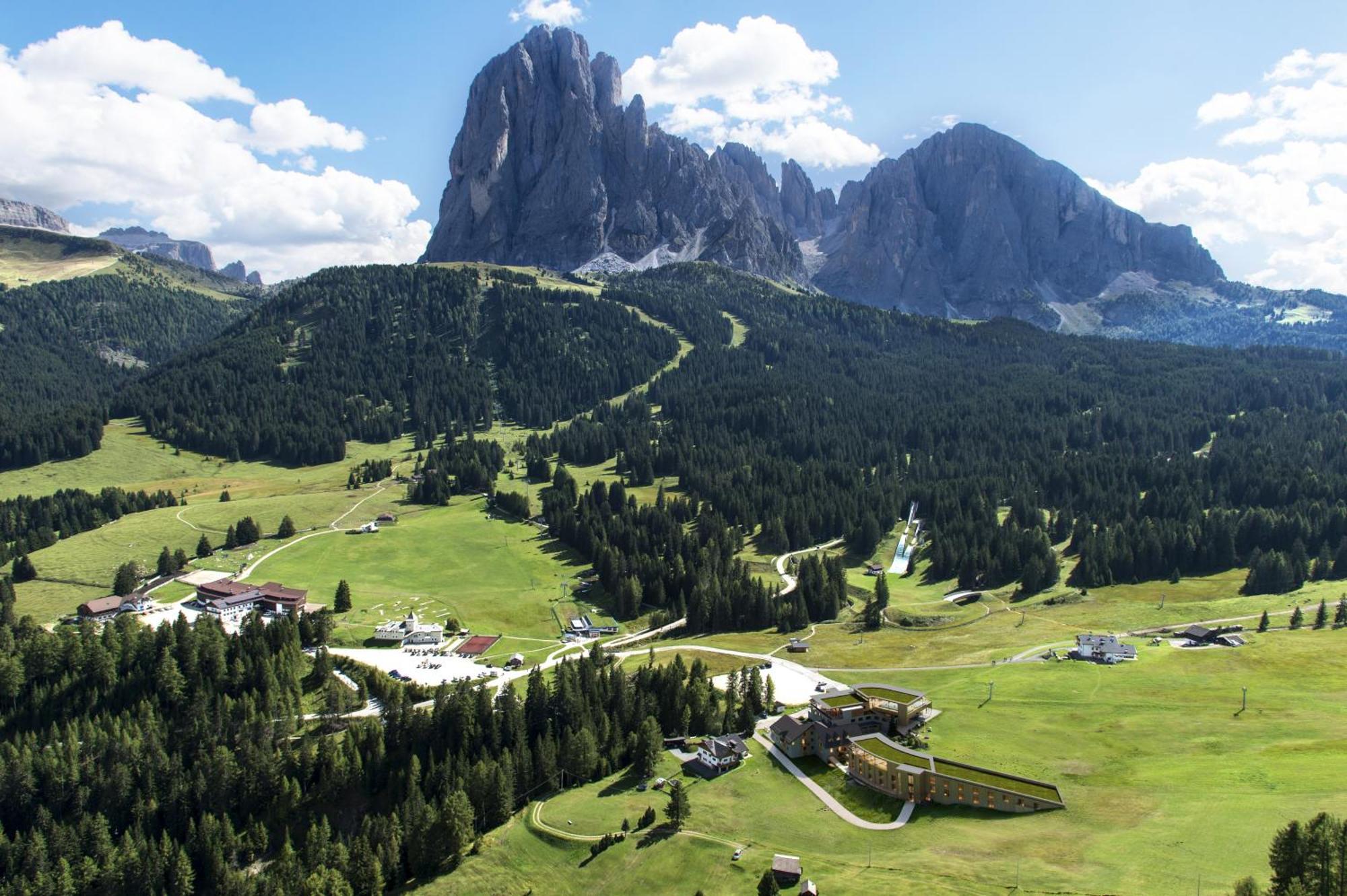 ホテル Cendevaves Alpine Silence Santa Cristina Val Gardena エクステリア 写真