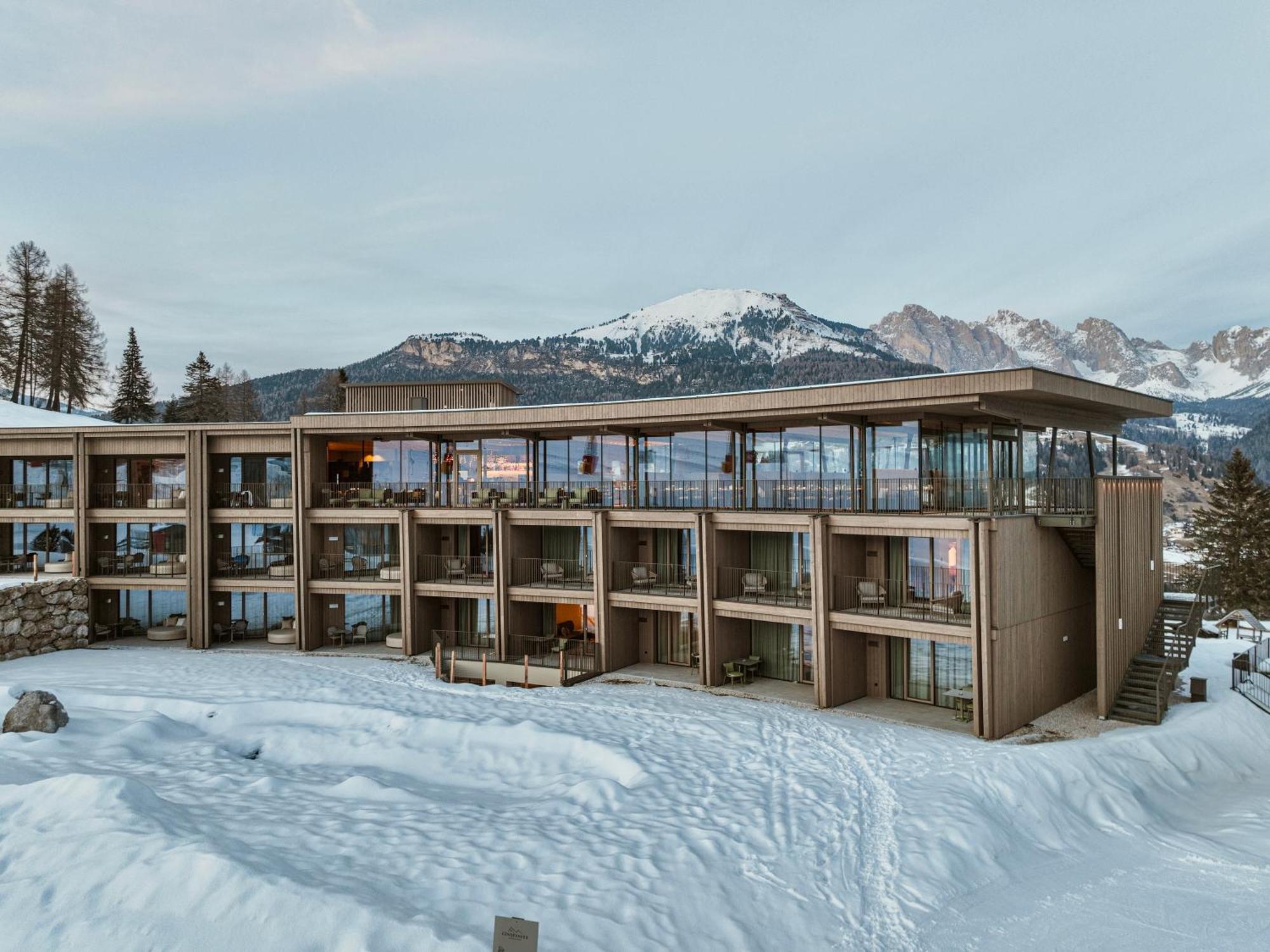 ホテル Cendevaves Alpine Silence Santa Cristina Val Gardena エクステリア 写真