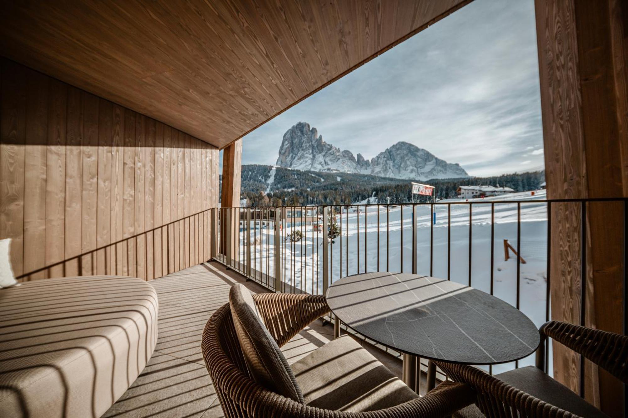 ホテル Cendevaves Alpine Silence Santa Cristina Val Gardena エクステリア 写真