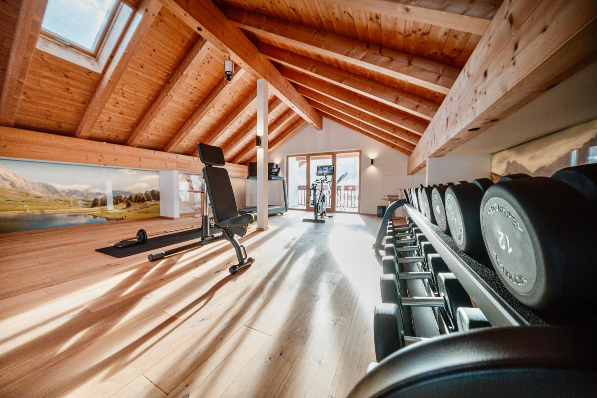 ホテル Cendevaves Alpine Silence Santa Cristina Val Gardena エクステリア 写真