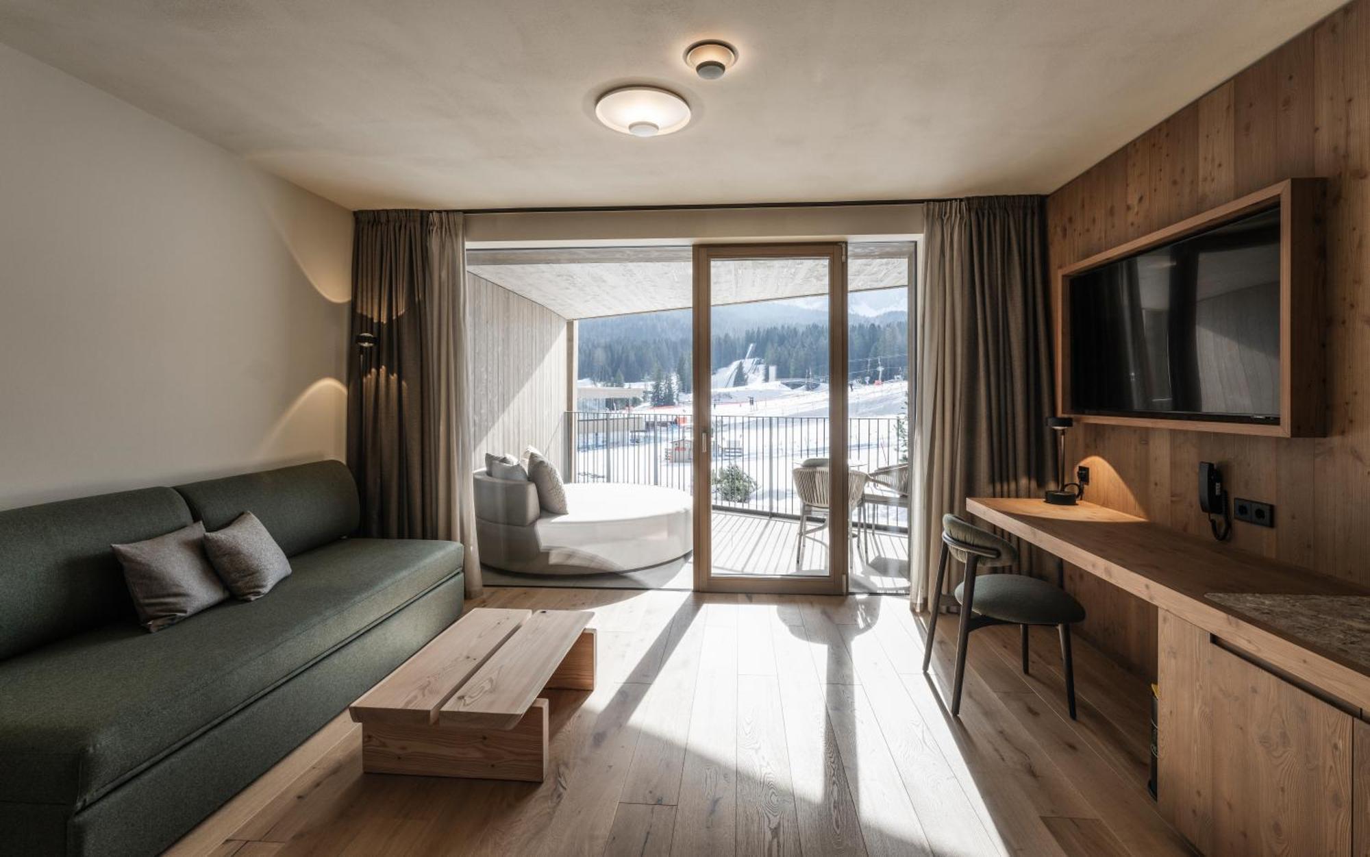 ホテル Cendevaves Alpine Silence Santa Cristina Val Gardena エクステリア 写真